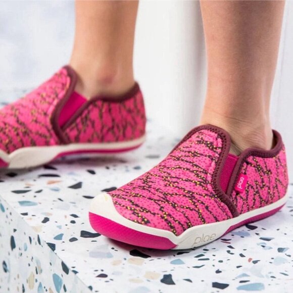 NEW plae sneakers - Picture 2 of 4